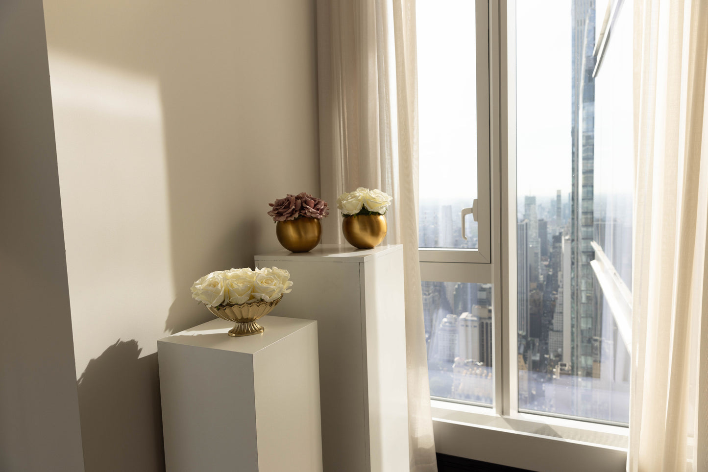 MILLY WHITE ROSE REALTOUCH ARRANGEMENT