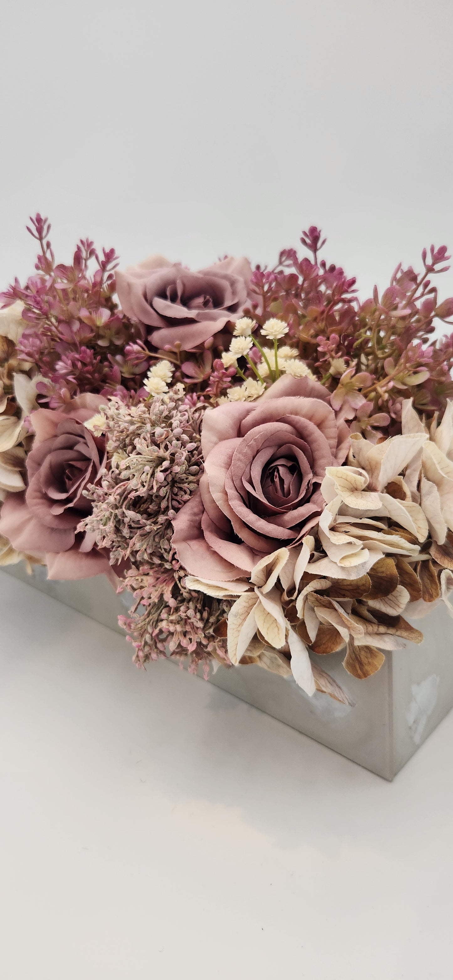 MAUVE MARBLE WILD ROSE ARRANGEMENT